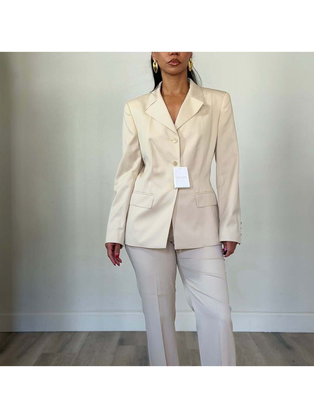 Escada - Picture 4 of 9
